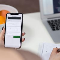 Setting new productivity goals using mobile AI tool.