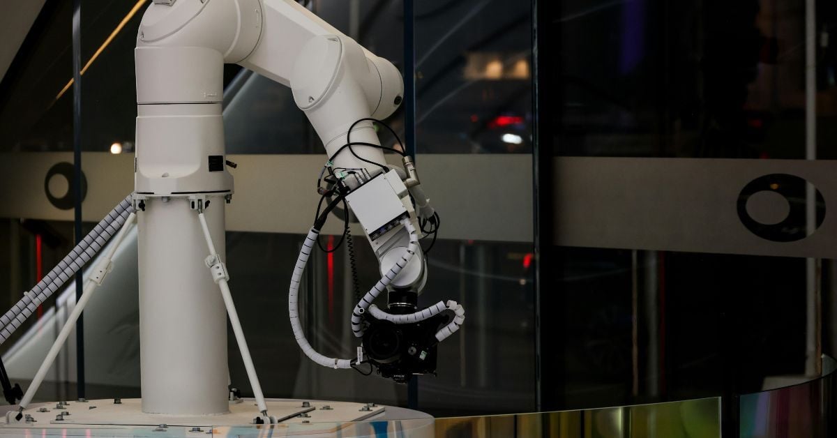 Robotic arm with camera used in AI automation.